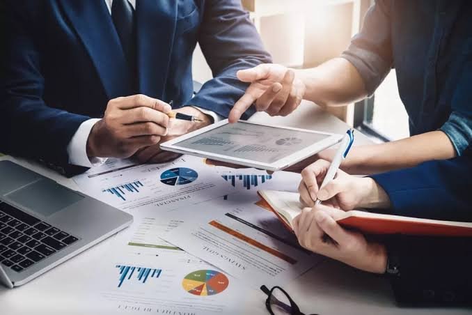 5 Ways CPAs Help Businesses Navigate Complex Regulations