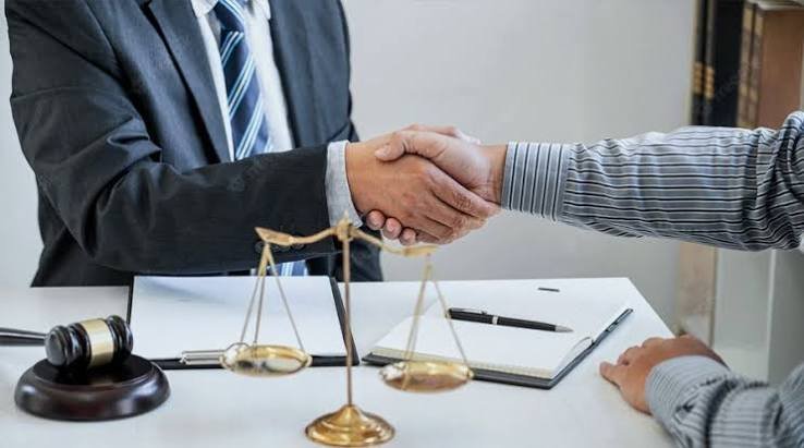 5 Benefits Of Partnering With A Personal Injury Lawyer After A Crash